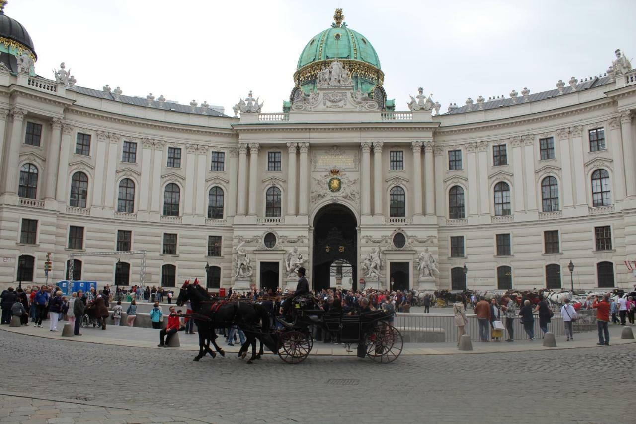 Central Vienna Apartment With Unique 40M2 City Garden & Self Check In Luaran gambar