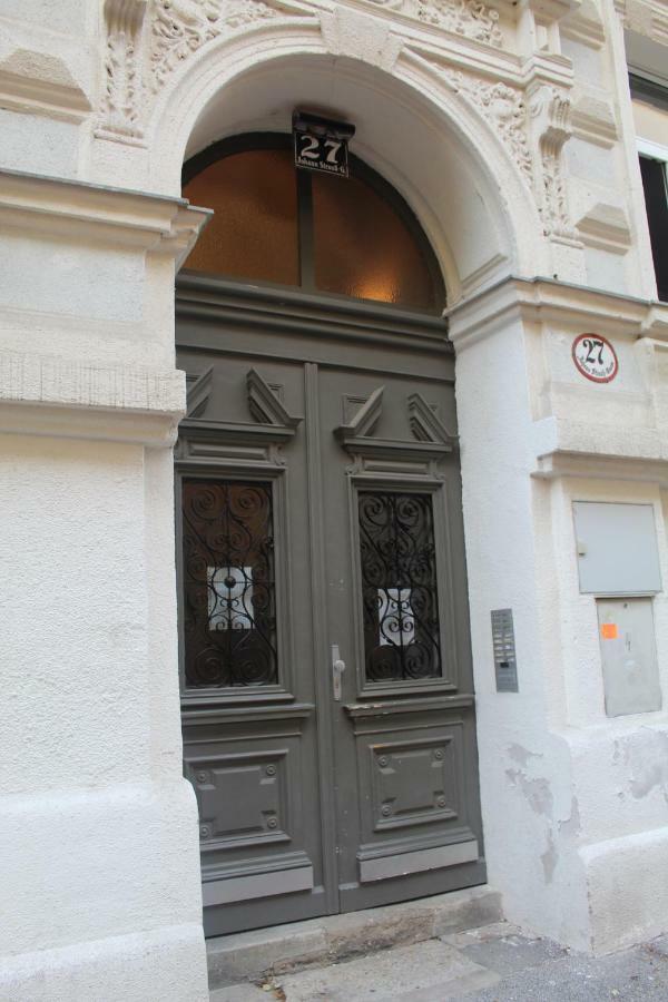 Central Vienna Apartment With Unique 40M2 City Garden & Self Check In Luaran gambar